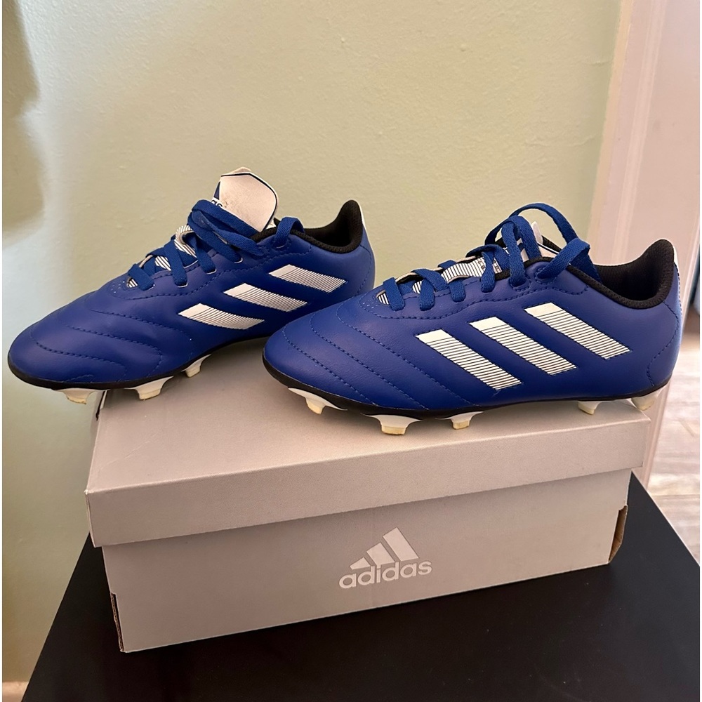 ADIDAS SOCCER CLEATS - Kids size 1.5 - very good used cond